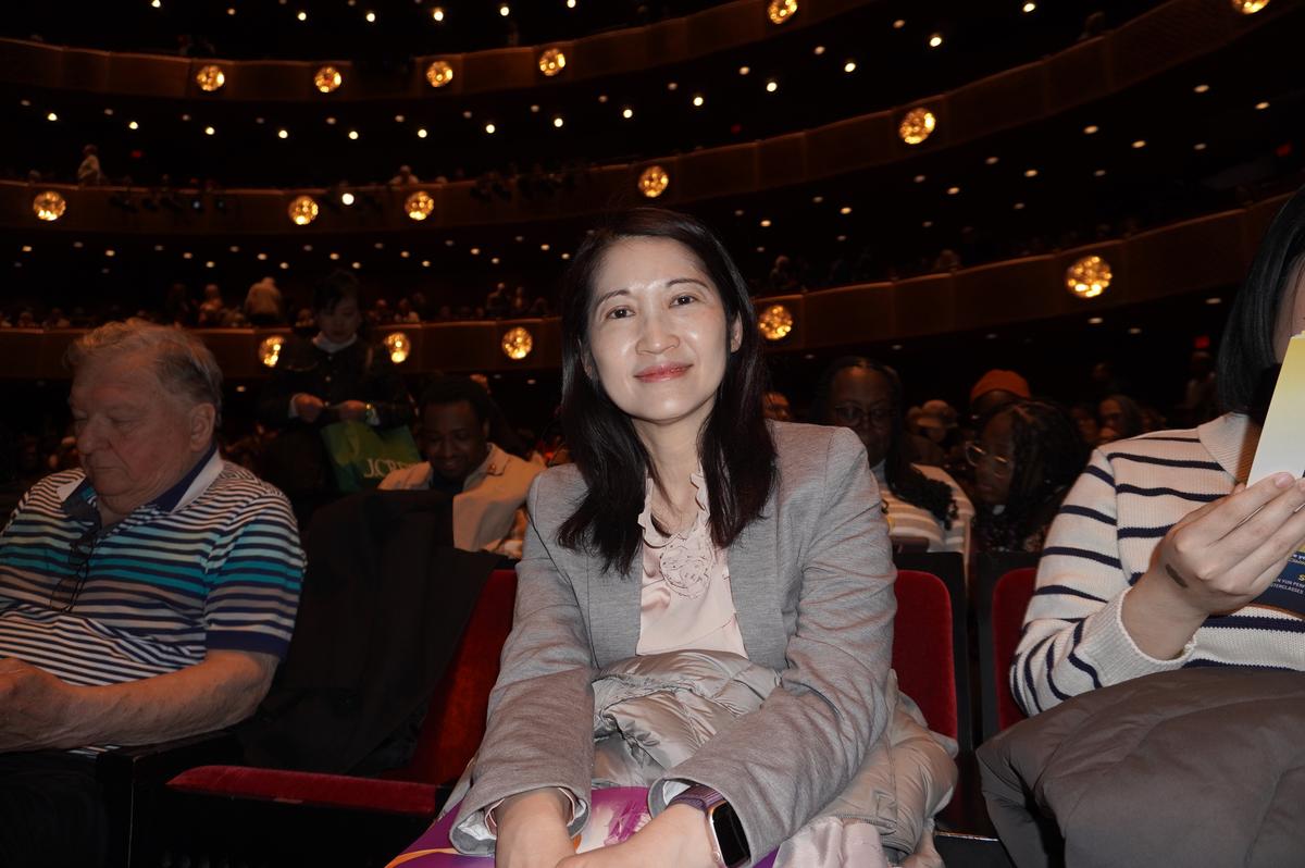 Overseas Community Center Director Praises Shen Yun: ‘A Production of Exceptional Artistic Caliber’
