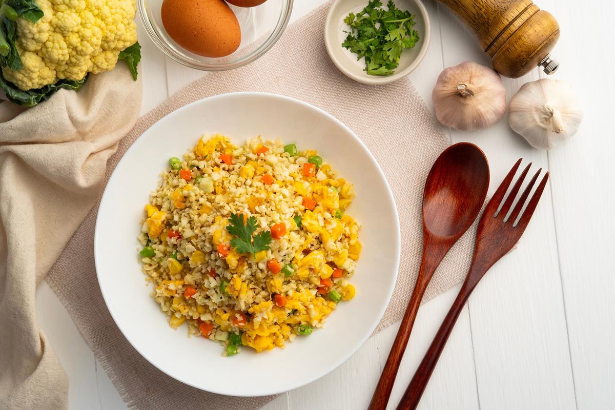 Detoxing Healthy Anti-Inflammatory Cauliflower ‘Fried’ Rice Bowl 