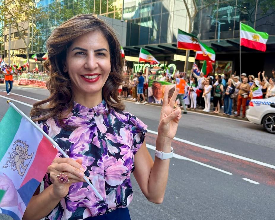 Marjan Haghighi, former adjunct professor at the University of Sydney, attending a demonstration in front of the U.S. consulate in Sydney, Australia on April 11, 2026. (Hailey Do/The Epoch Times)