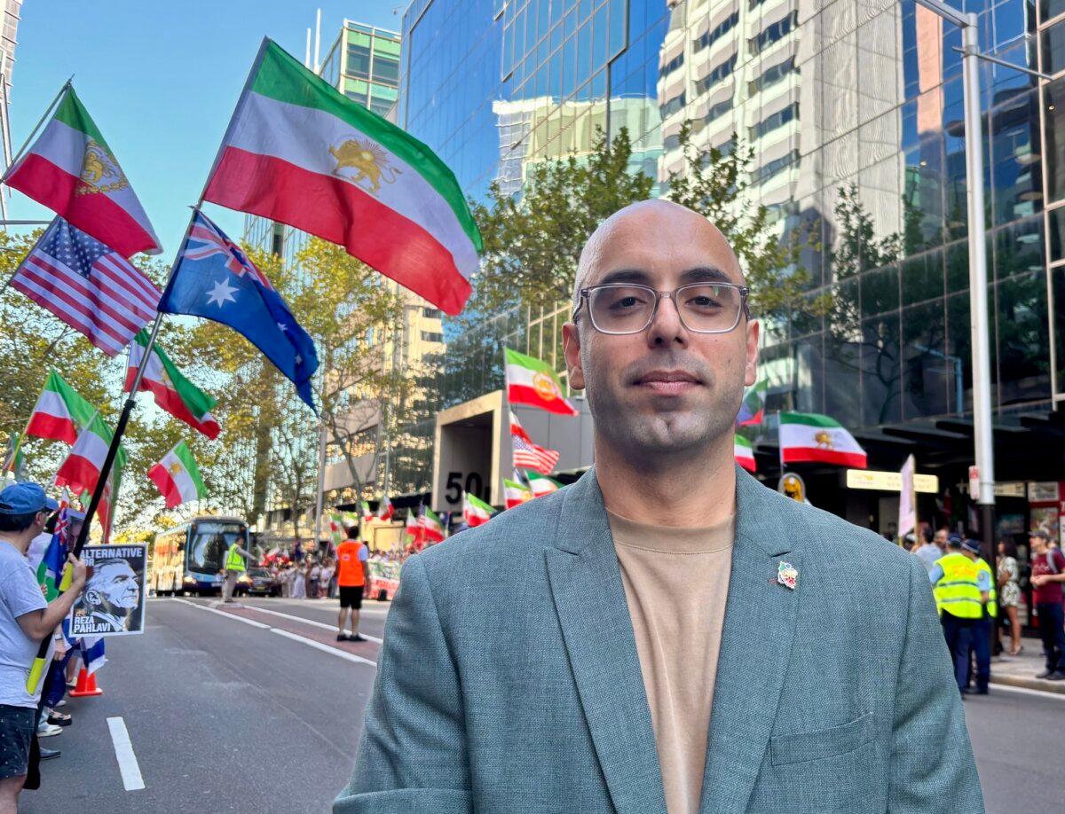 Academic Reza Arab in front of the U.S. consulate in Sydney, Australia on April 11, 2026. (Hailey Do/The Epoch Times