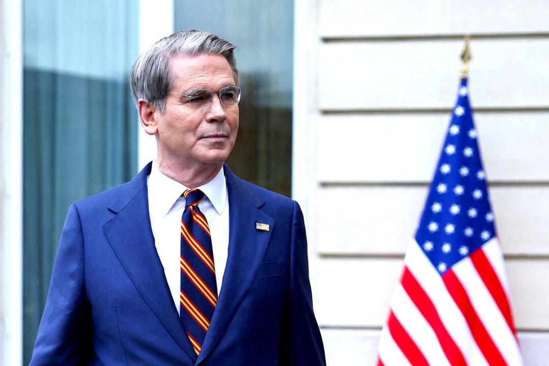 Bessent Sees US Growth Above 3 Percent Despite Iran War as IMF Cuts Outlook