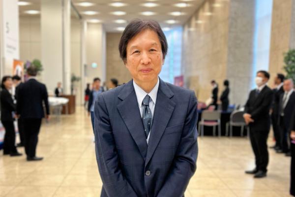 Associate professor Hasegawa Junnichi attends Shen Yun at the J:COM Hall Hachioji in Hachioji, Japan, on the afternoon of April 13, 2026. (Zhang Ying/The Epoch Times)