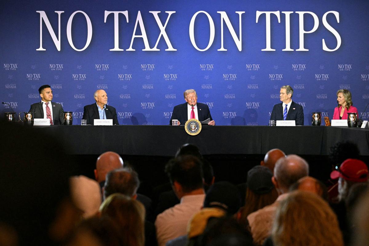 Trump Touts Tax Reform at Las Vegas Roundtable 