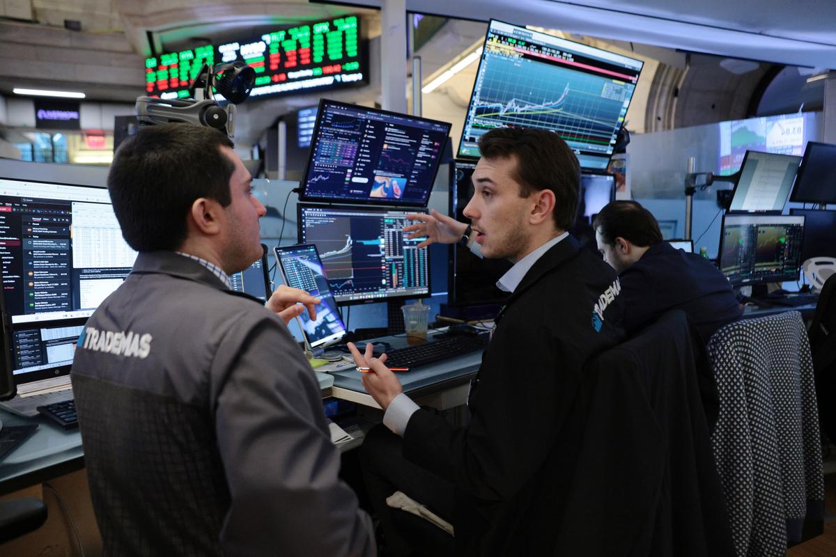 Wall Street Review: S&P 500 Surpasses 7,100 for First Time