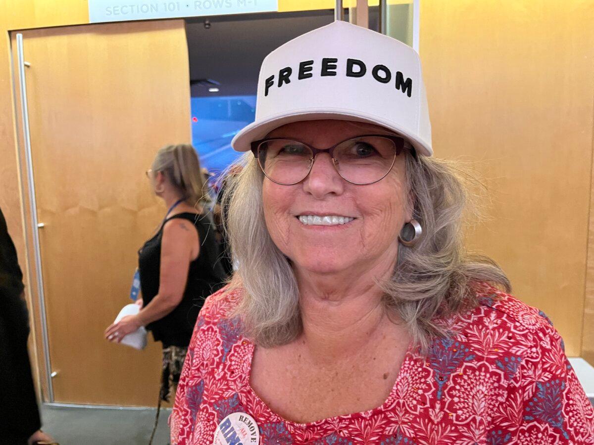 Diane Robinson of Sun City, Ariz., at the Turning Point USA rally in Phoenix on April 17, 2026. (Allan Stein/The Epoch Times)