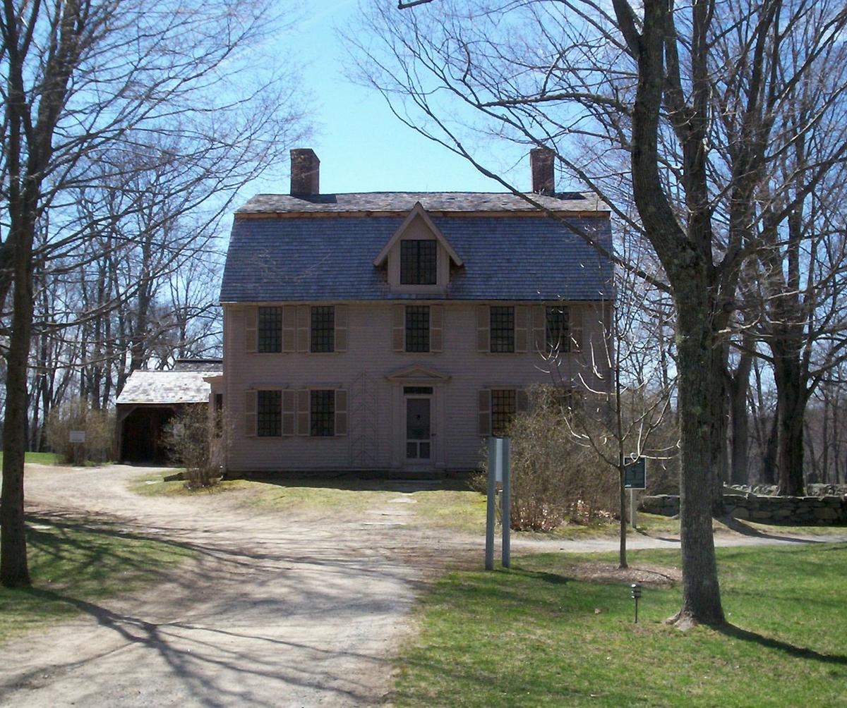 The Old Manse in Concord, Mass. (<a href="https://commons.wikimedia.org/wiki/User:Midnightdreary">Midnightdreary</a>/<a href="https://creativecommons.org/licenses/by-sa/3.0/deed.en">CC BY-SA 3.0</a>)