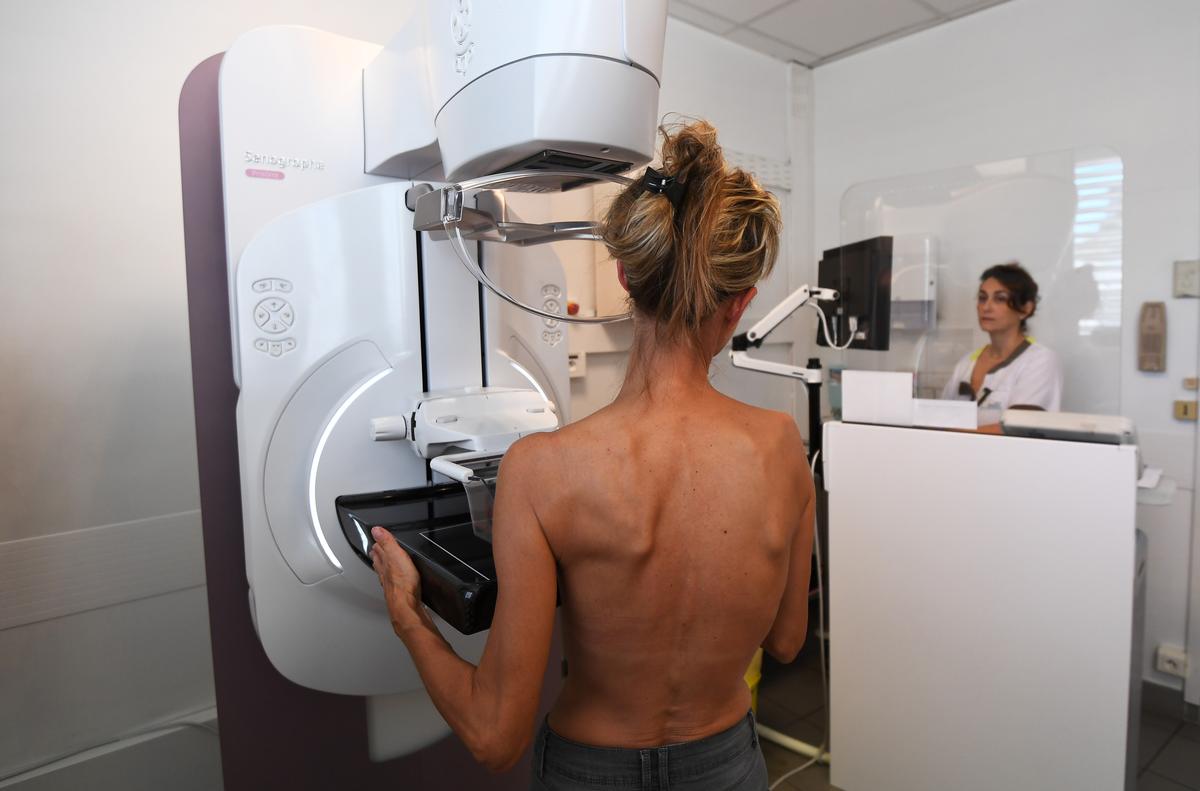 Doctor Group Updates Guidance on Breast Cancer Screening