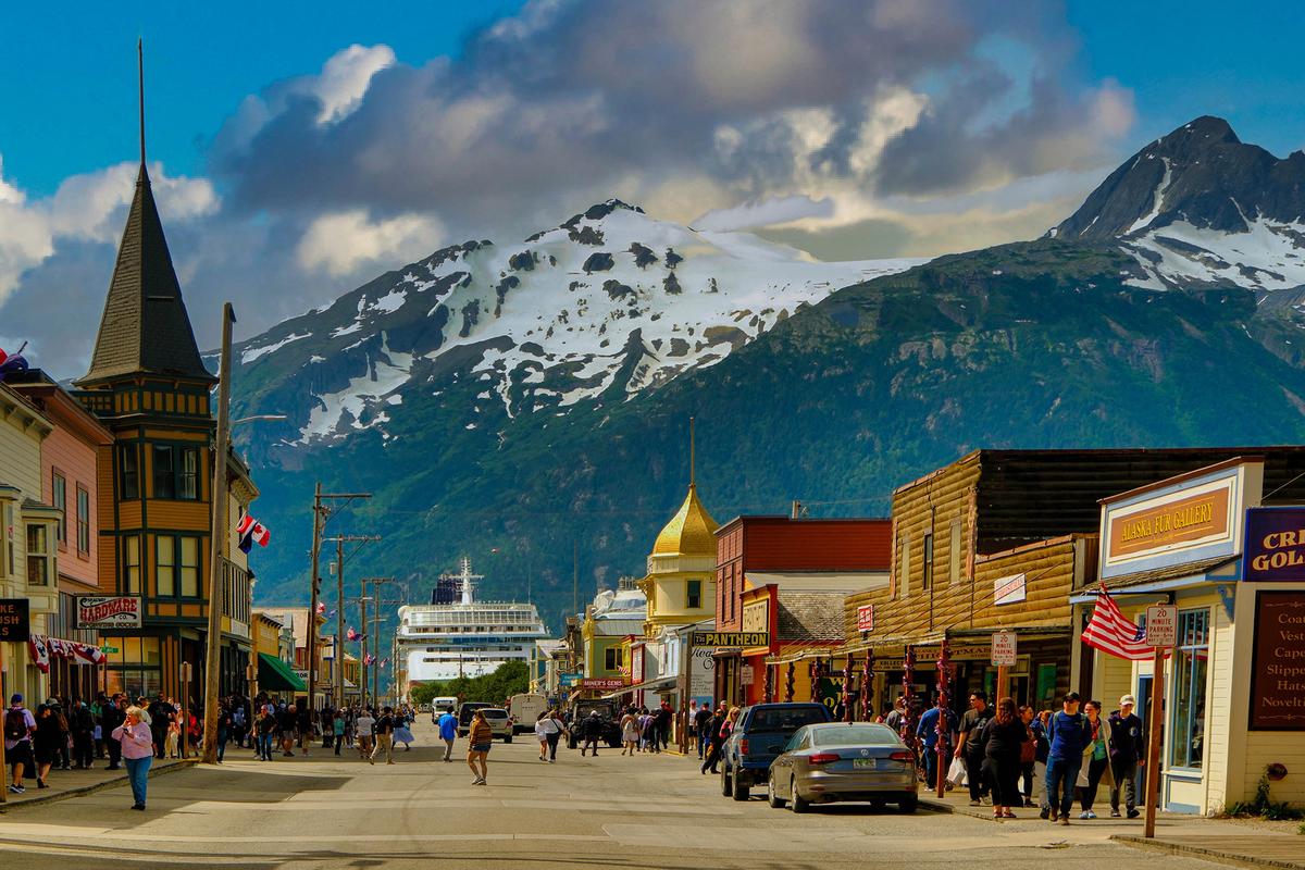 In 2025, cruise ships brought over 1.3 million visitors to Skagway, Alaska. (Darryl Brooks/Shutterstock)