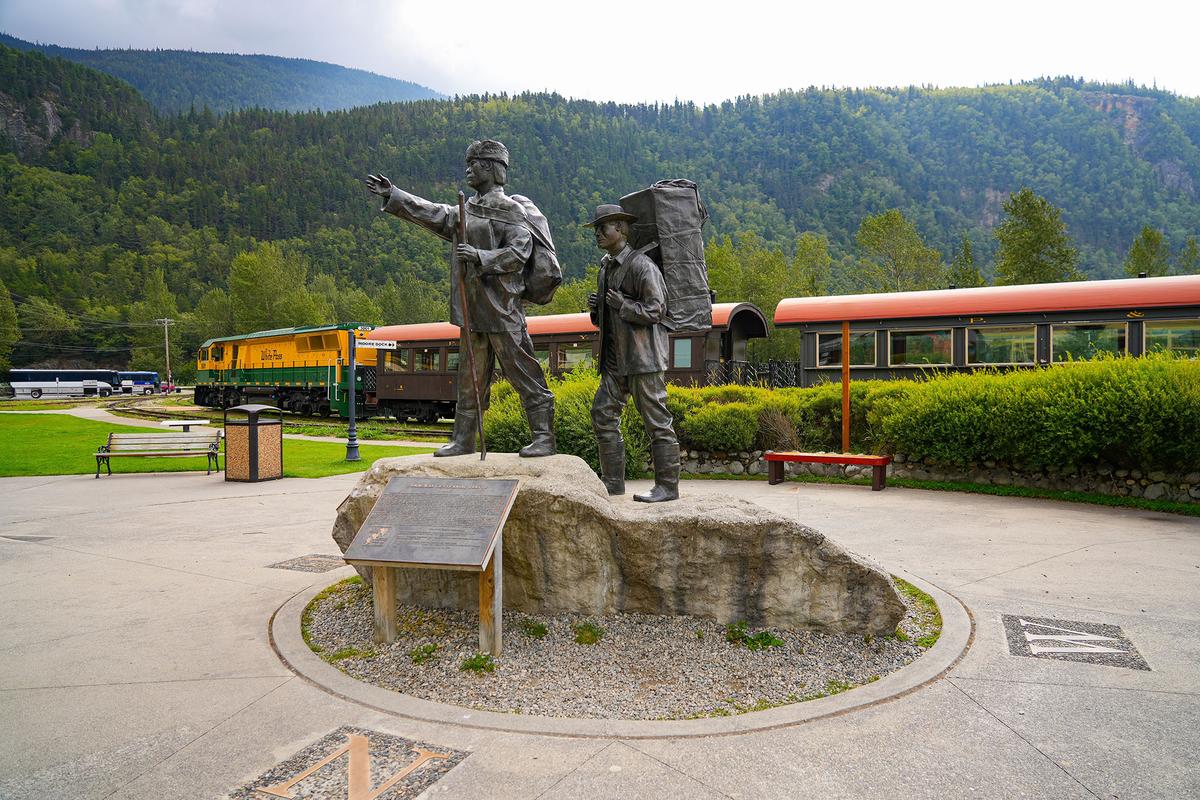 The Skagway Centennial Statue in Skagway, Alaska, commemorate the role of native Tlingit guides in the Klondike Gold Rush. (Alexandre.ROSA/Shutterstock)