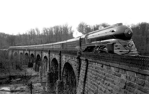 The Royal Blue train on the Baltimore & Ohio Railroad's Thomas Viaduct, south of Baltimore, Md., in a posed 1937 publicity photo. (Public Domain)