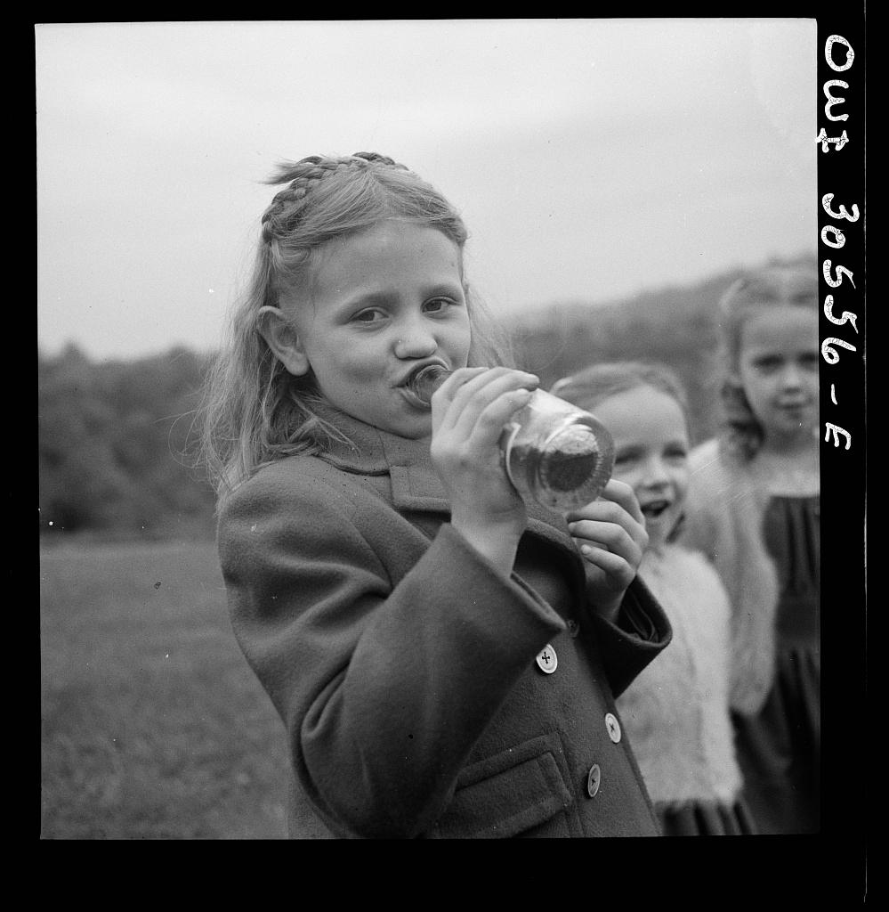 Pepsi Cola imbibed in 1943. Library of Congress. (Public Domain)
