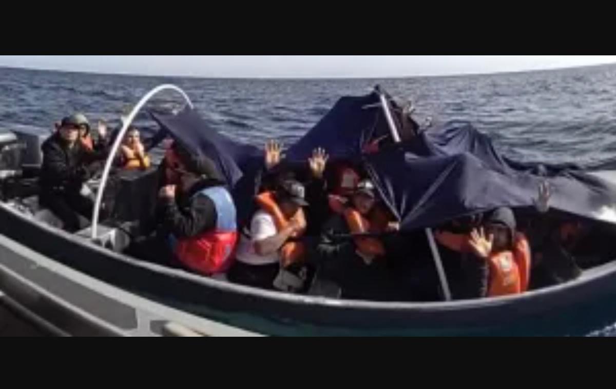 US Authorities Intercept 3 Smuggling Boats, Arrest 60 Individuals