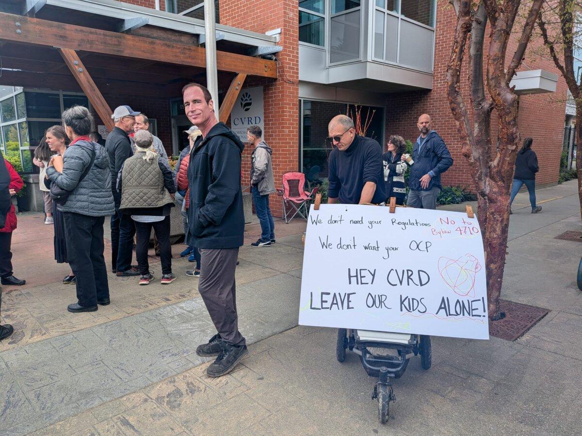 Cowichan Valley residents protest outside the Cowichan Valley Regional District office in Duncan, B.C., on April 22, 2026. (Paul Rowan Brian/The Epoch Times)