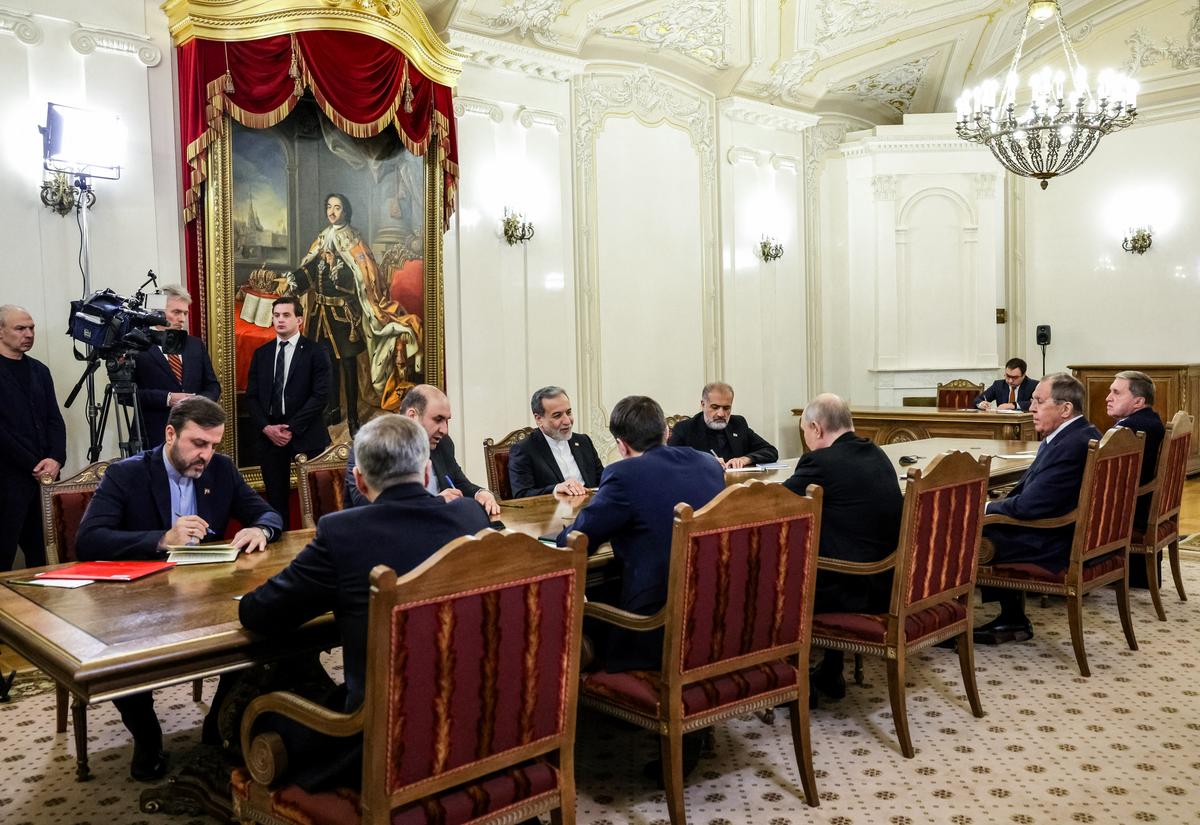 Top Iranian Officials Visit Russia as China Operates Behind the Scenes: Analysts