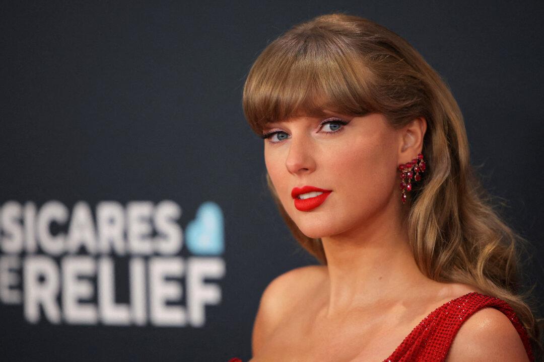 Taylor Swift Files Trademarks for Voice, Likeness in Bid to Prevent AI Deepfakes