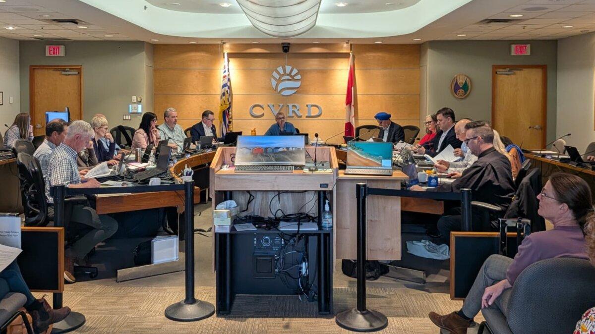 The Cowichan Valley Regional District holds a board meeting in Duncan, B.C., on April 22, 2026, to consider Bylaw 4632 and the Comprehensive Zoning Bylaw. (Paul Rowan Brian/The Epoch Times)