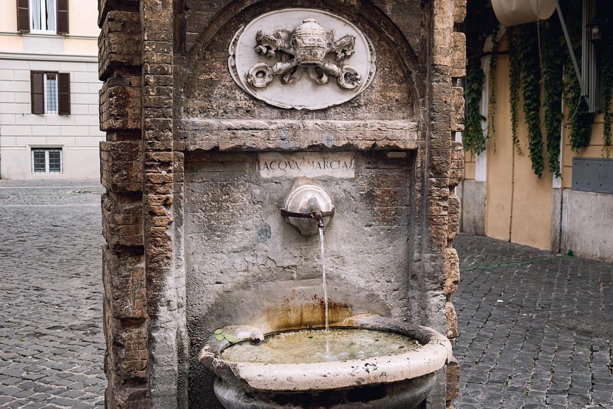 Drinking fountains provide free, potable water from the city's aqueduct system. (veophoto/Shutterstock)