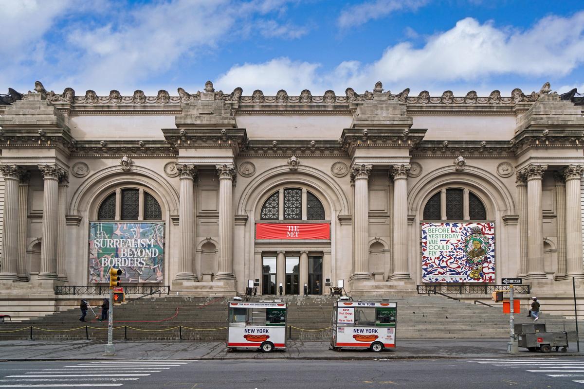 Fifth Avenue entrance to the Metropolitan Museum of Art in New York City—America's largest art museum. (Spiroview Inc/Shutterstock)