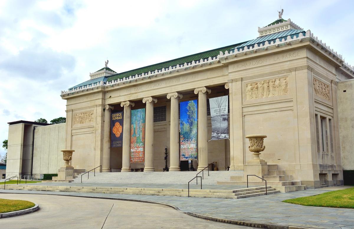 Front entrance to the New Orleans Museum of Art. (Chuck Wagner/Shutterstock)