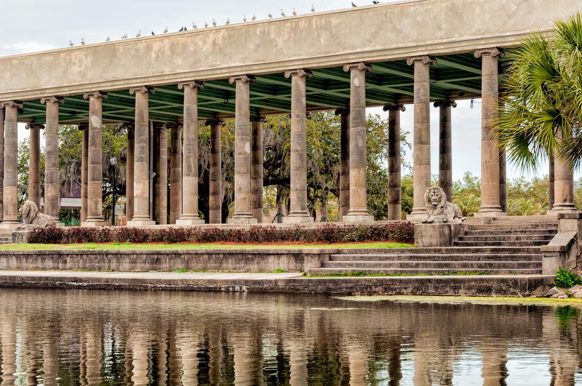 This elegant open-air pavilion was originally designed for dancing and social gatherings and remains one of the park’s most sought-after locations for wedding ceremonies and photography. It features a striking neoclassical colonnade and overlooks the scenic Bayou Metairie. The Peristyle was built in 1907 by architect Paul Andry and has been carefully renovated throughout the years. (Kathleen K. Parker/Shutterstock)