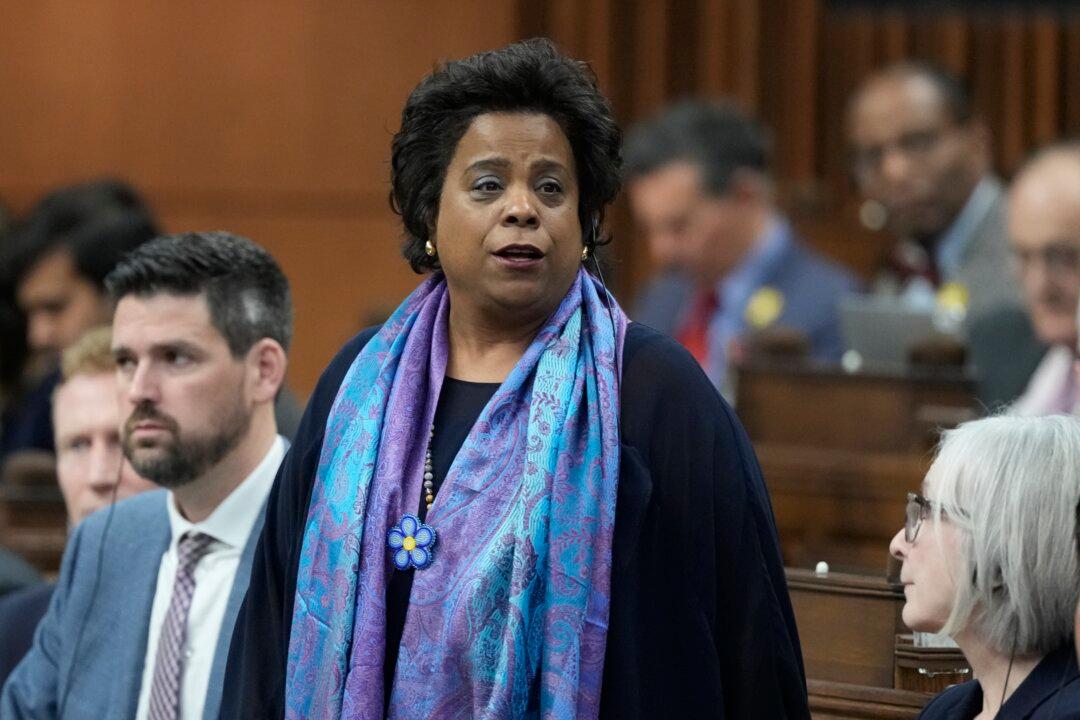 Canadian Health Minister Eyes Possible Smoking Ban in Wake of Proposed UK Law