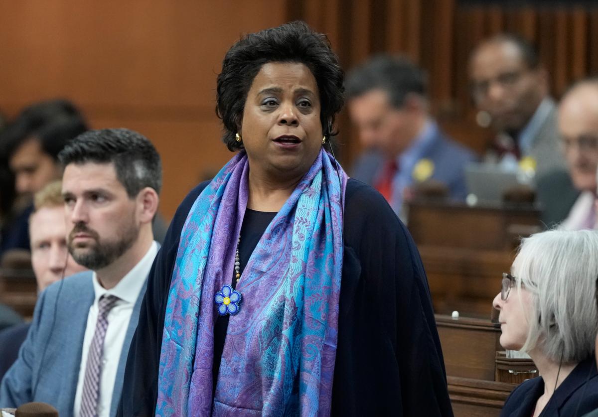 Canadian Health Minister Eyes Possible Smoking Ban in Wake of Proposed UK Law