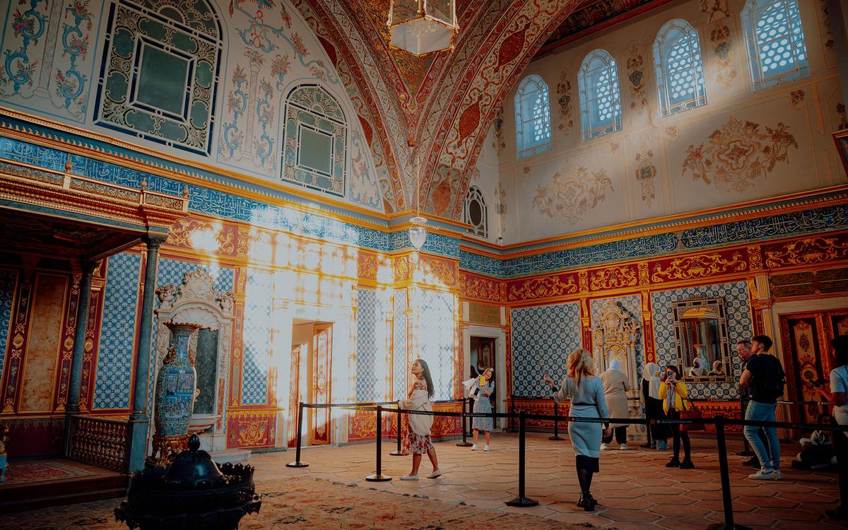 Topkapi Palace served as the residence of Ottoman sultans for nearly 400 years. (imdat akgun/Shutterstock)