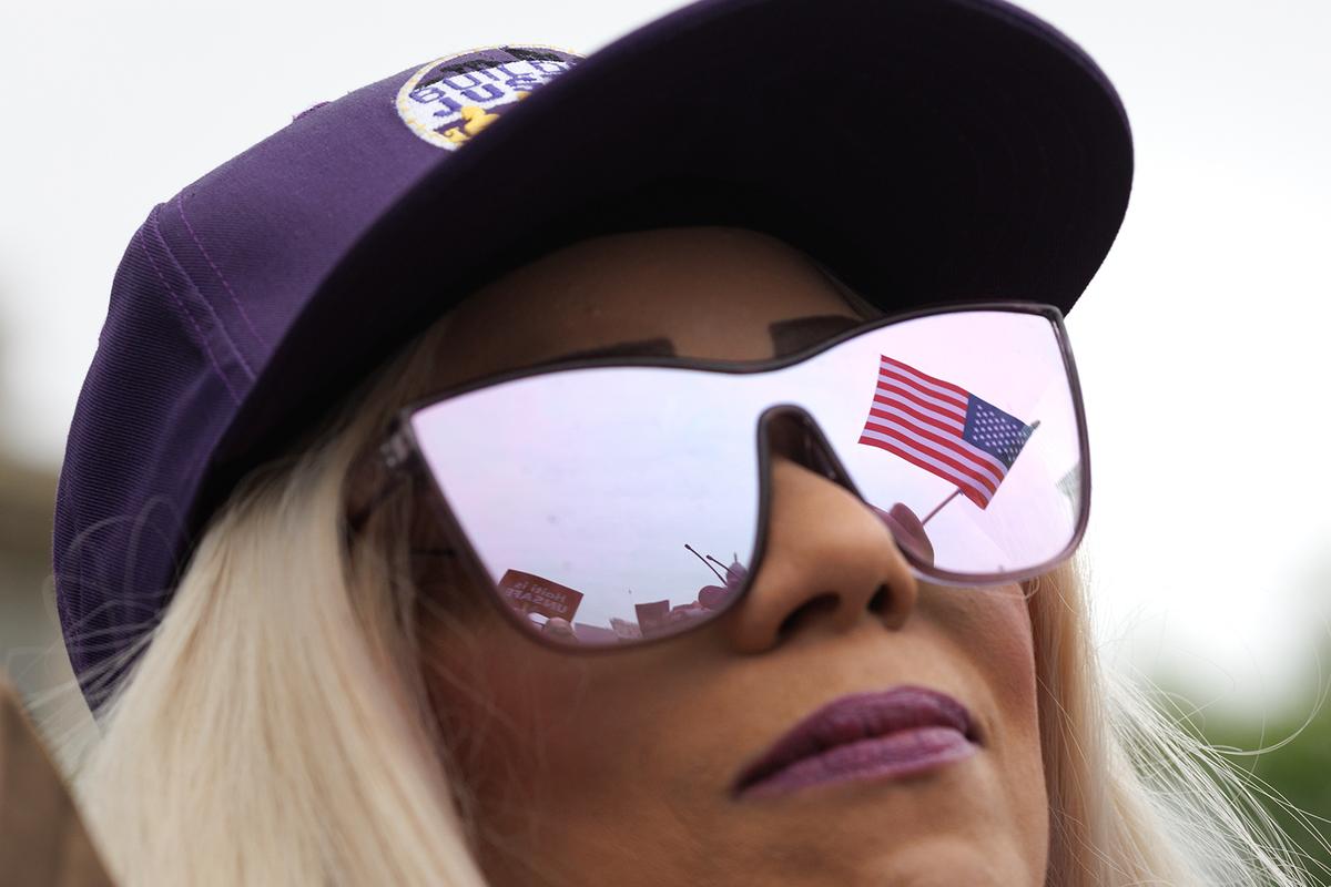 Day in Photos: Sailing in Poland, US Politics, and Crime Scene in England