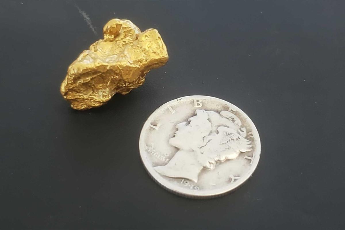 A large nugget that Denig found in a river. (Courtesy of Justin Denig)