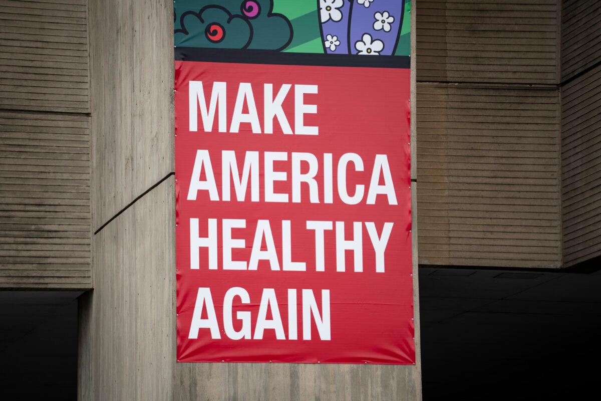 A sign reads “Make America Healthy Again” at the Department of Health and Human Services in Washington on April 29, 2026. (Madalina Kilroy/The Epoch Times)