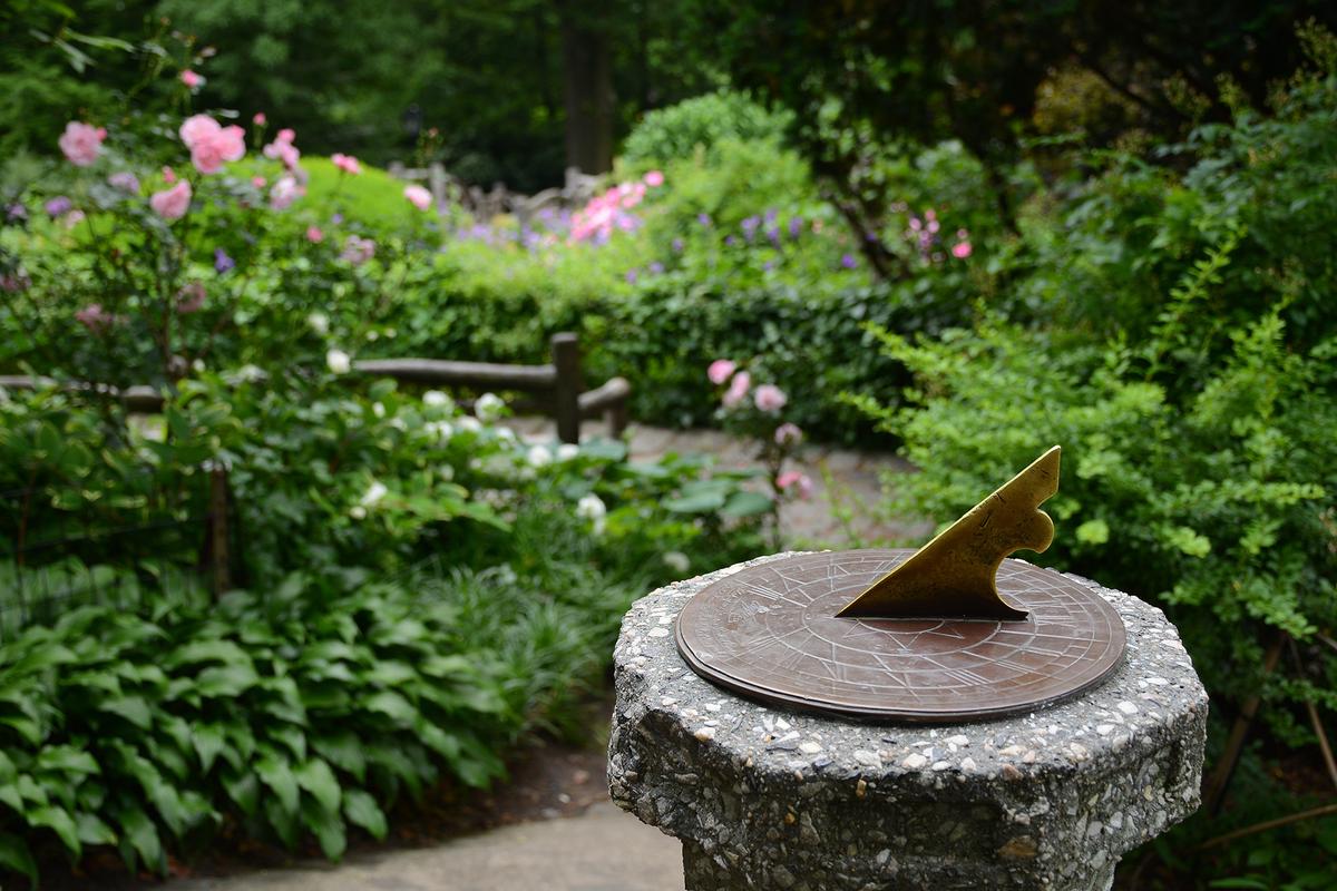 <span style="font-weight: 400;">The playwright’s love of nature can still be enjoyed in Shakespearean gardens today, just as his written work continues to delight. </span>(photravel_ru/Shutterstock)