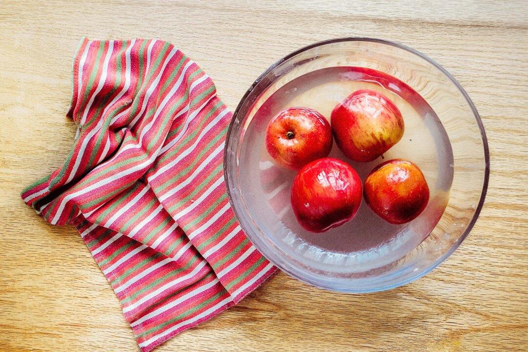 How to Make a Reliable and Safe 2-Step DIY Produce Wash