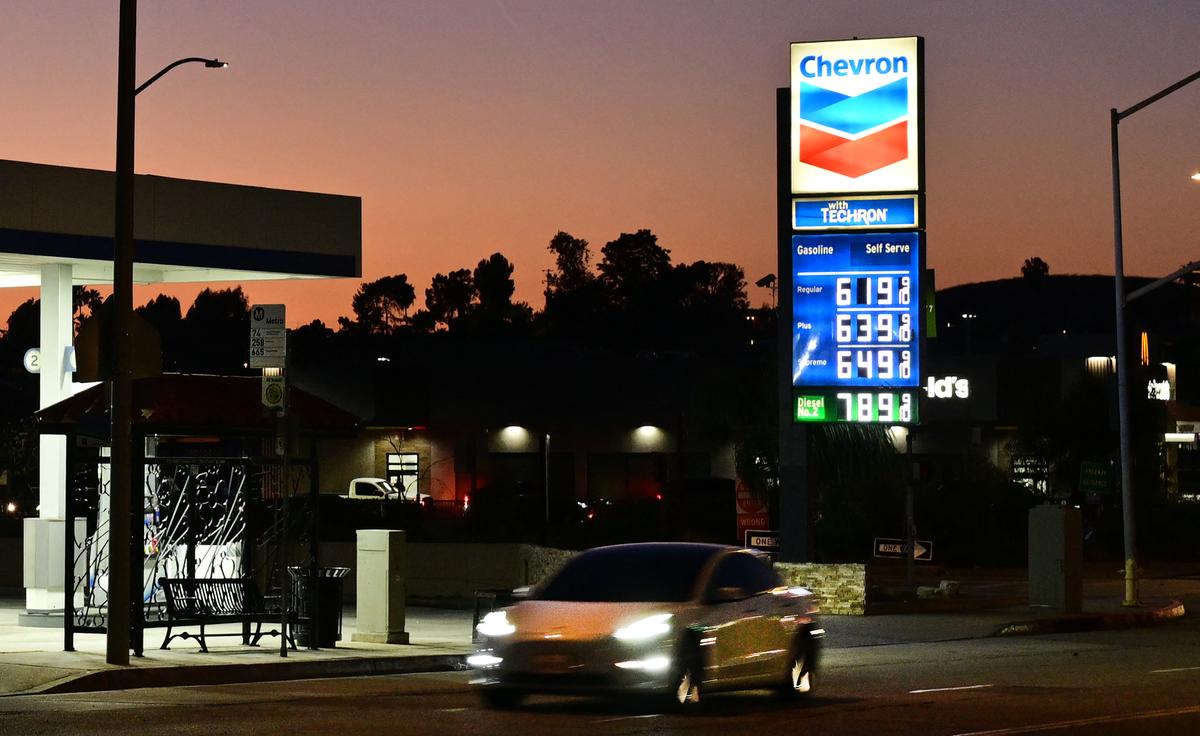 California Average Gas Price Tops $6 per Gallon: Report