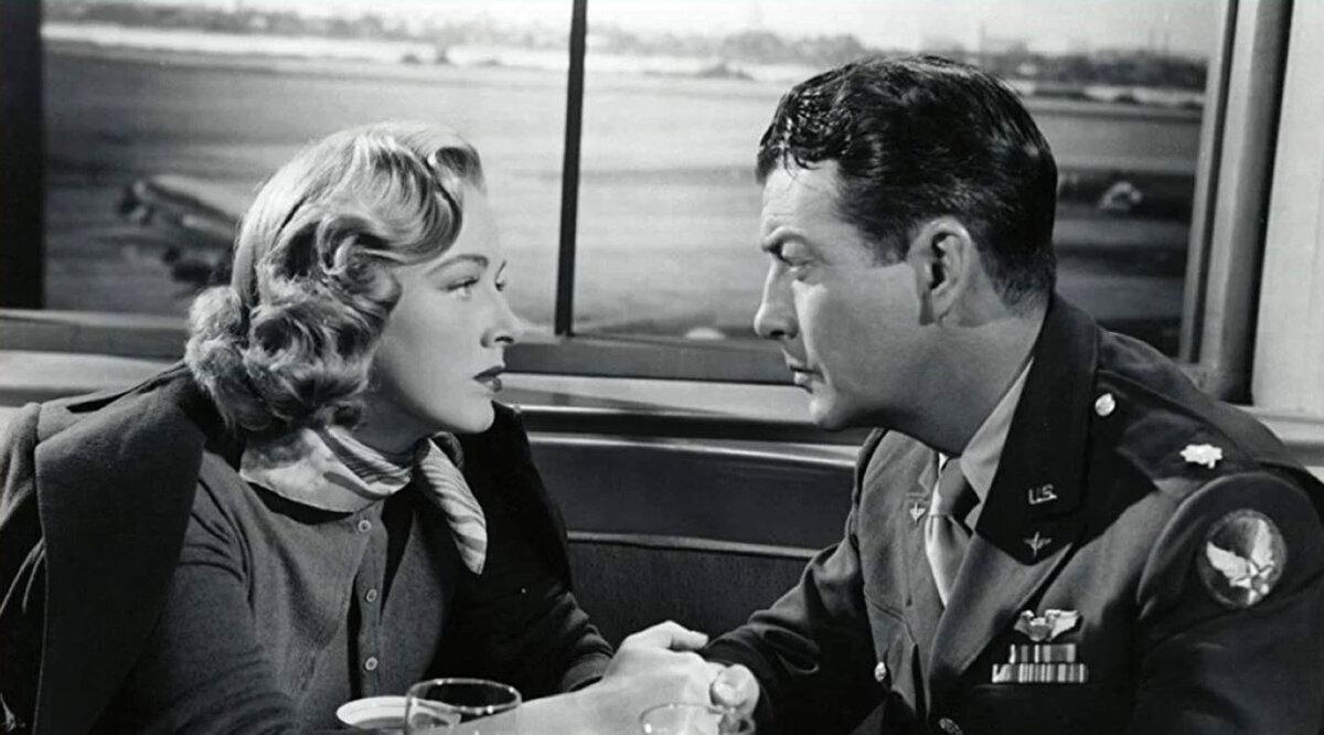 Lucy (Eleanor Parker) and her husband, Lt. Col. Paul Tibbets (Robert Taylor), the pilot chosen to lead the first combat atomic bomb mission, in “Above and Beyond.” (Metro-Goldwyn-Mayer)