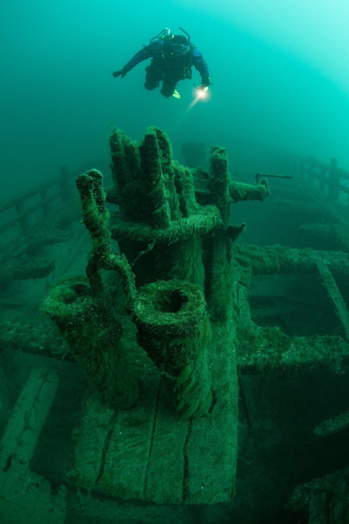 Divers in Lake Superior have the opportunity to explore hundreds of shipwrecks. (Ethan Daniels/Dreamstime)
