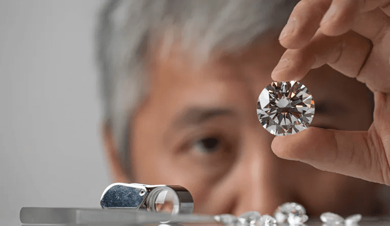 Jewelers Reveal Shocking Secret: Don’t Buy Diamond Jewelry Until You Read This!