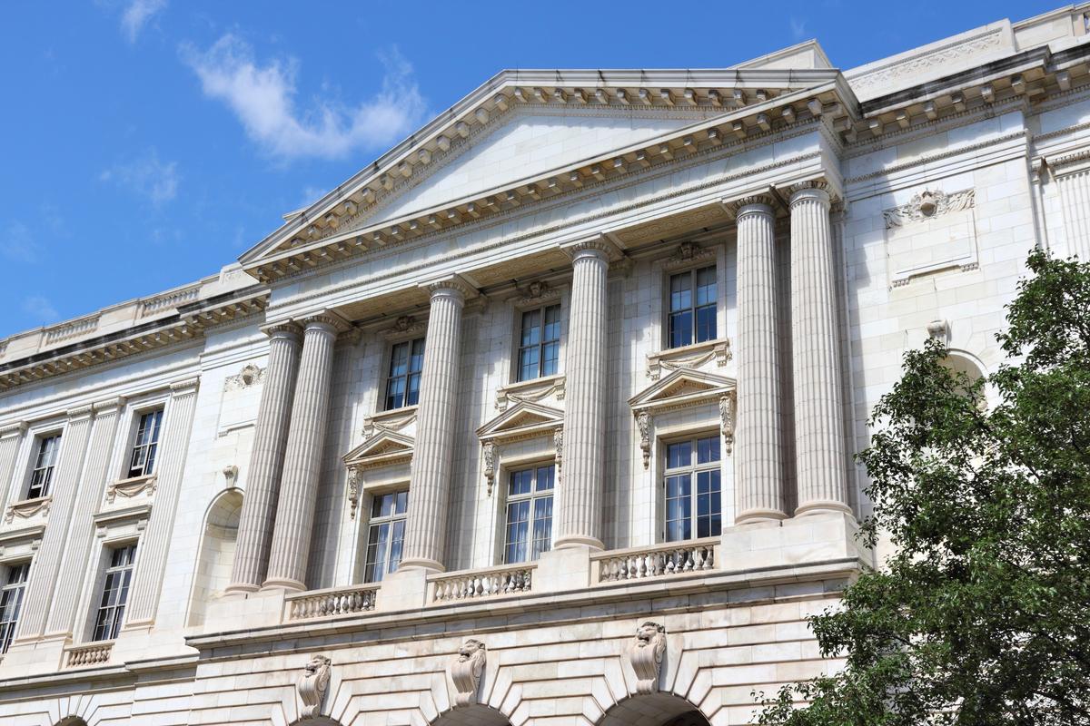 Facing Delaware Avenue on the northeastern side is a grand pediment and entablature showcasing six, symmetrically positioned fluted columns, two floors of symmetrically stacked windows—three of which are decorated with pediments and corbels, and a narrow portico with a balcony of carved balusters. (Tupungato/Shutterstock)