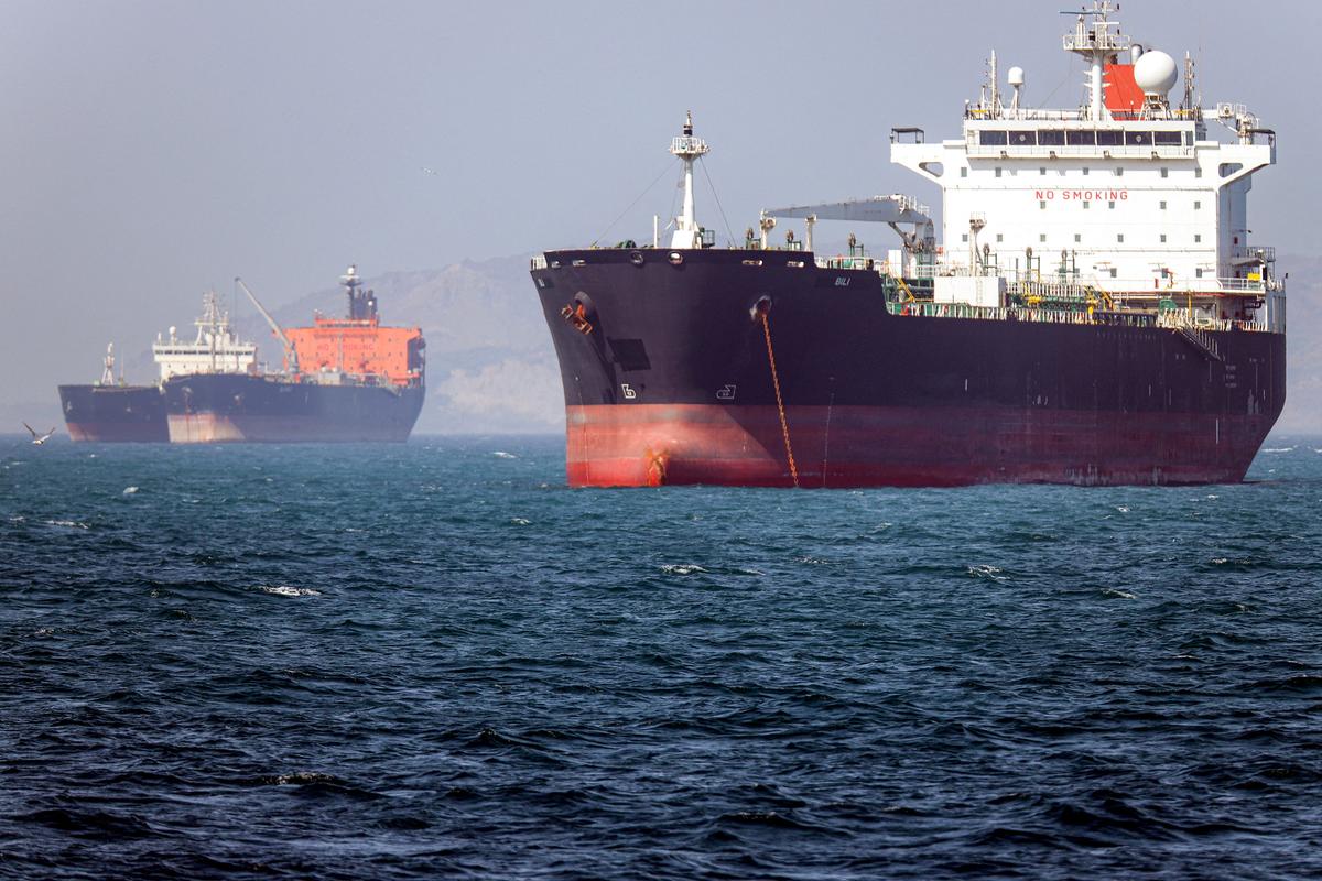 Trump Pauses US Operation to Reopen Hormuz Strait; Blockade Remains in Effect