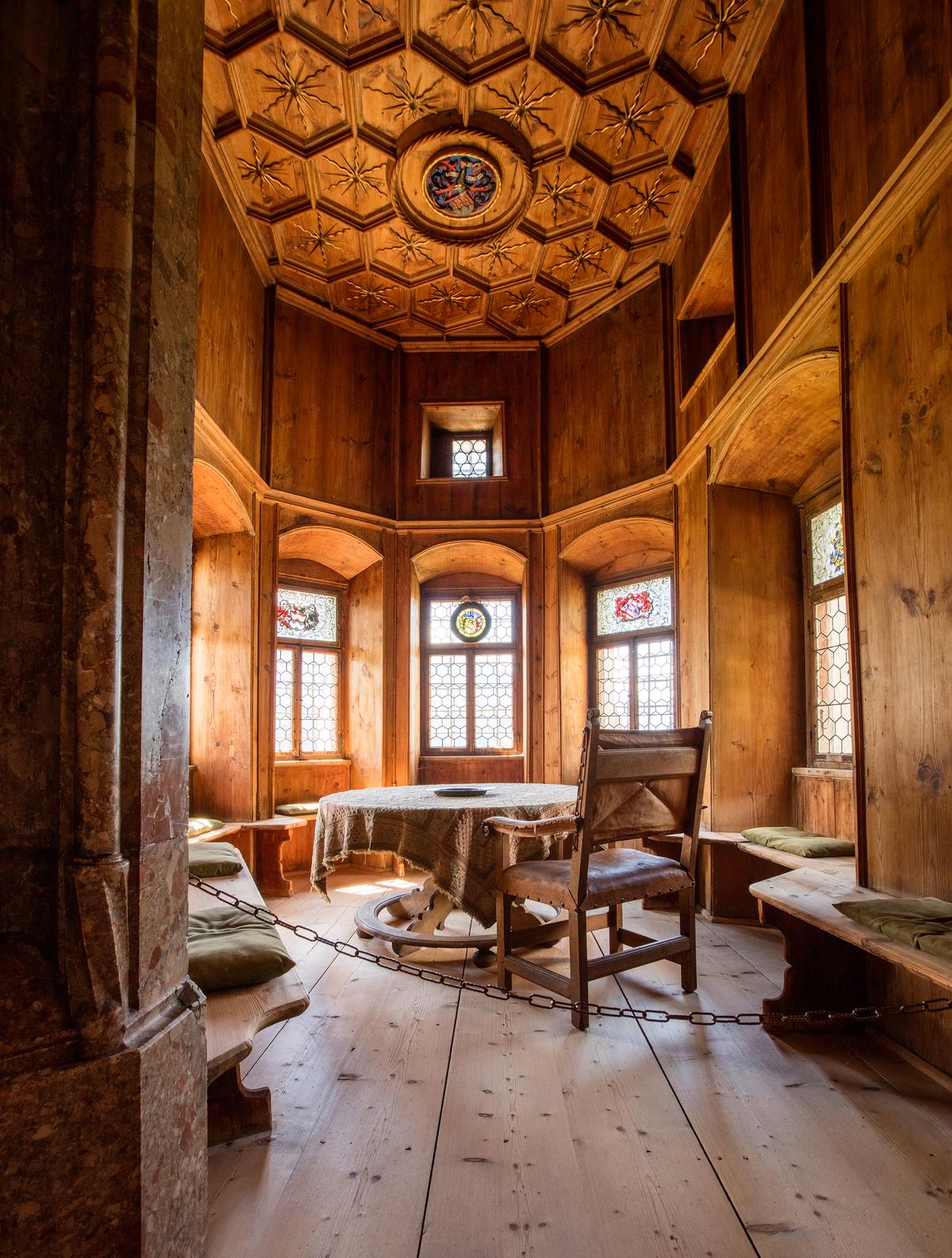 The Fugger Room served as the private quarters of one of Europe's most powerful merchant families and remains almost entirely original. Adding to these historic elements is a hexagonal coffered ceiling design. This sophisticated reinterpretation of the traditional square coffer pattern is composed of recessed panels framed by decorative molding to create a dimensional honeycomb effect. In 16th-century European architecture, particularly in Habsburg-controlled regions, hexagonal geometry symbolized mathematical precision and harmony. (Courtesy of Schloss Tratzberg)