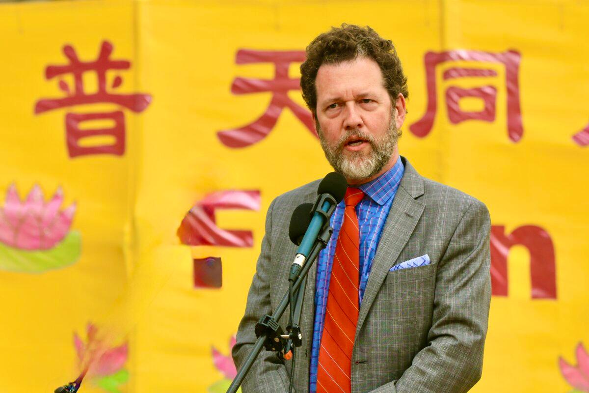 Conservative MP Scott Reid celebrates the World Falun Dafa Day on Parliament Hill, Ottawa, on May 5, 2026. (Jonathan Ren/The Epoch Times)