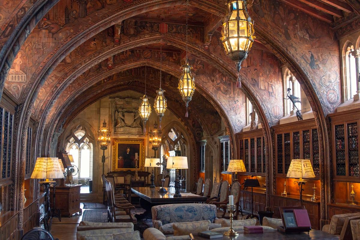 Ascending more than 300 spiral steps through Casa Grande reveals Hearst's most private world: his Celestial Suite. Nestled in the bell towers, it features a library housing 150 ancient Greek vases and 4,000 books spanning three centuries. The soaring arched ceilings, painted by artist Camille Solon with biblical and classical scenes, are not antique—they only look so. (ADLC/Shutterstock)
