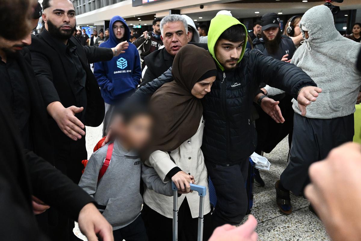 3 Women Arrested as ‘ISIS Brides’ and Children Touch Down in Australia