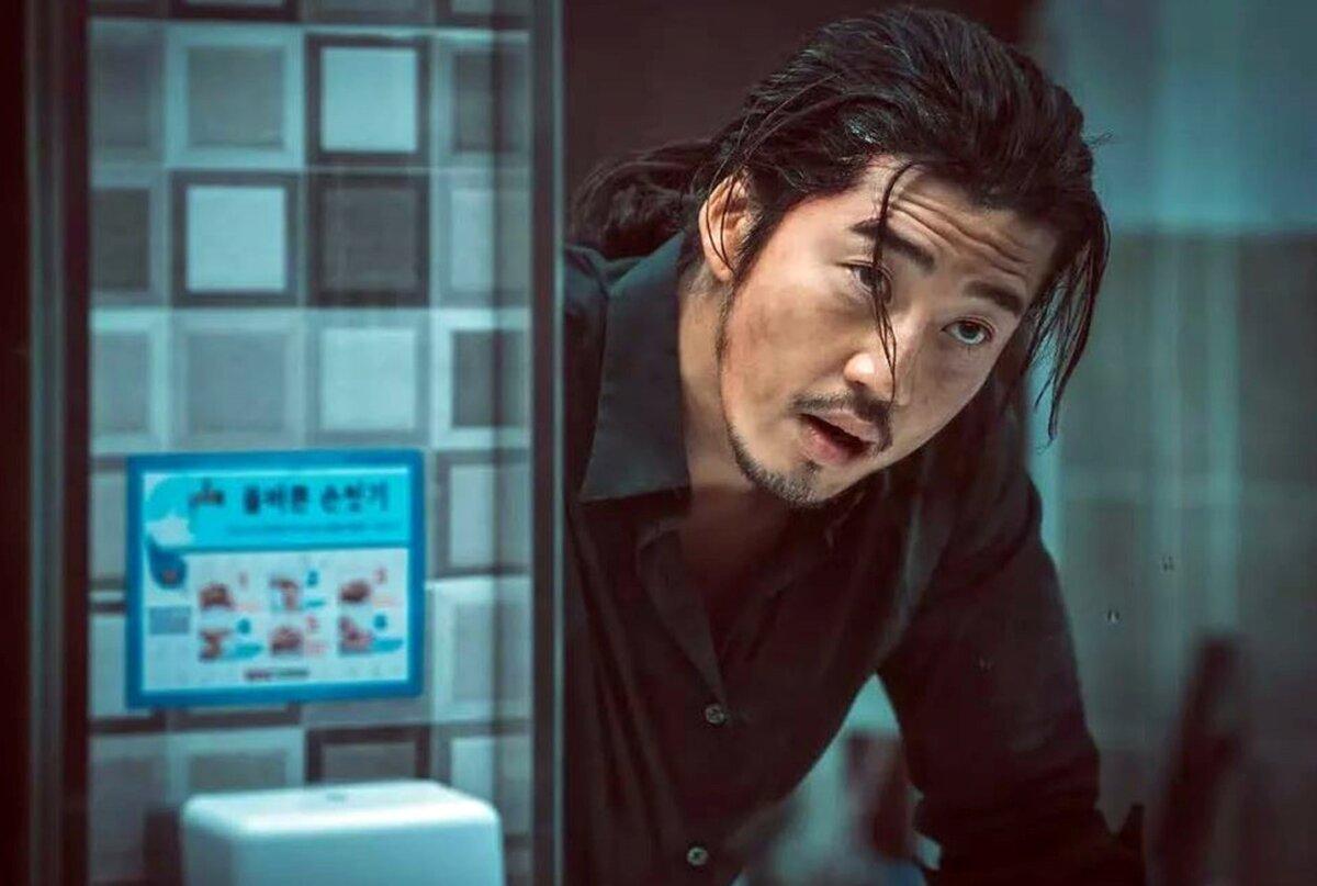 Bad boy Jang Chen (Yoon Kyesang), in “The Outlaws.” (GJW)