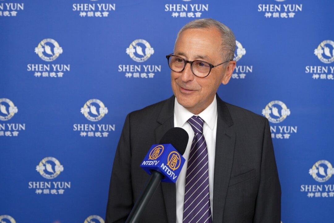 Shen Yun in Paris: ‘You Can Feel the Power Through Hours of Training, Discipline,’ Says Surgeon