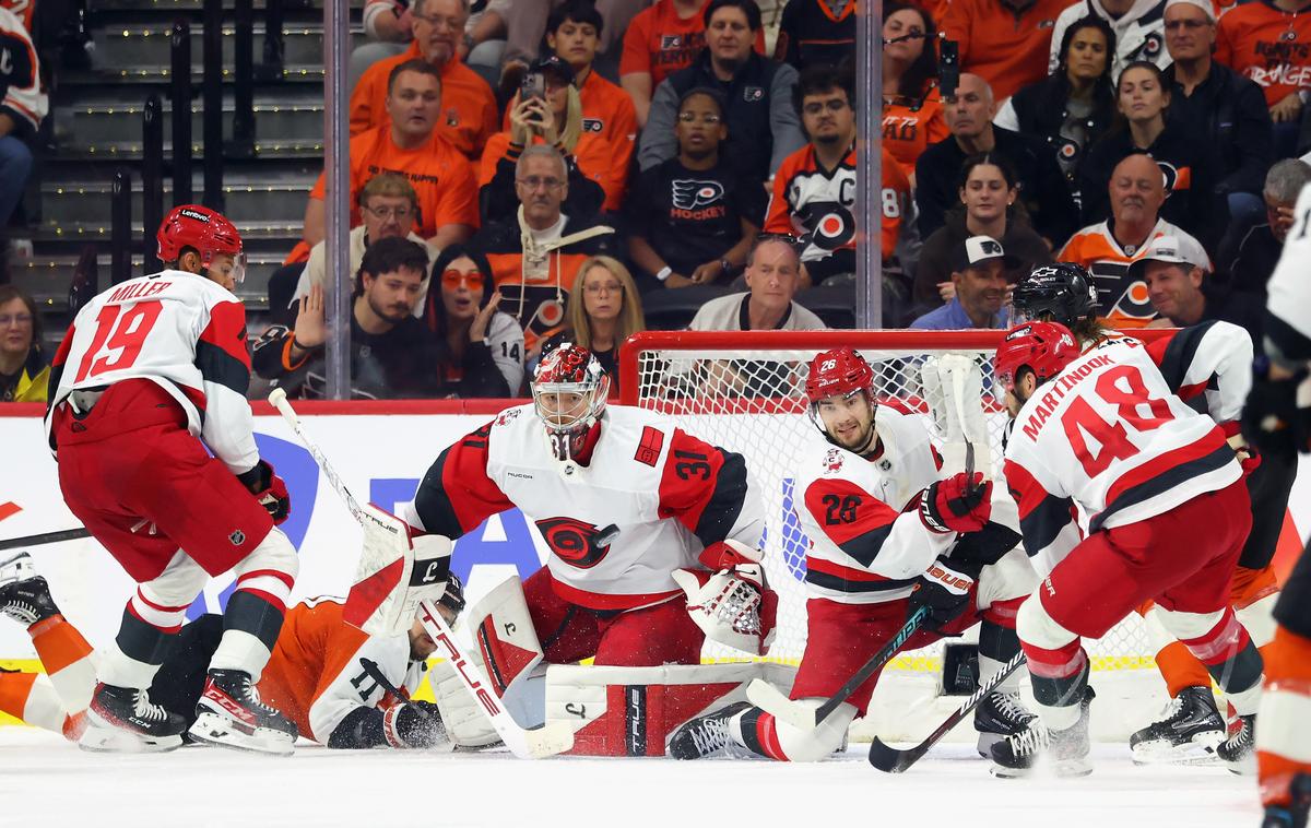 Carolina’s Playoff Streak Continues With 4–1 Win Over Flyers, Making 7 in a Row