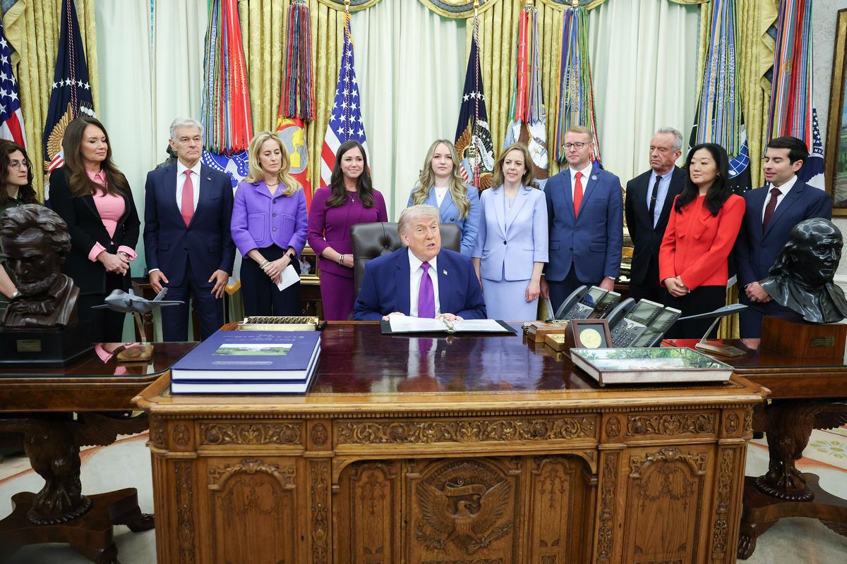 Trump Admin Unveils Moms.gov Website for Mothers and Young Families