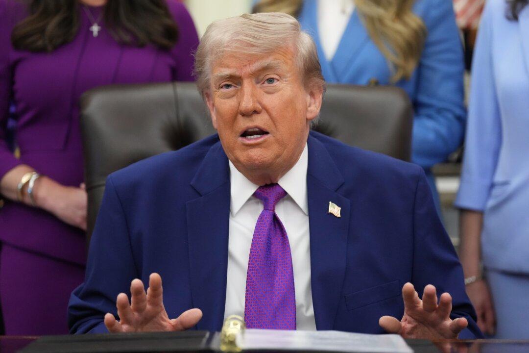 Trump Says US–Iran Ceasefire on ‘Life Support’