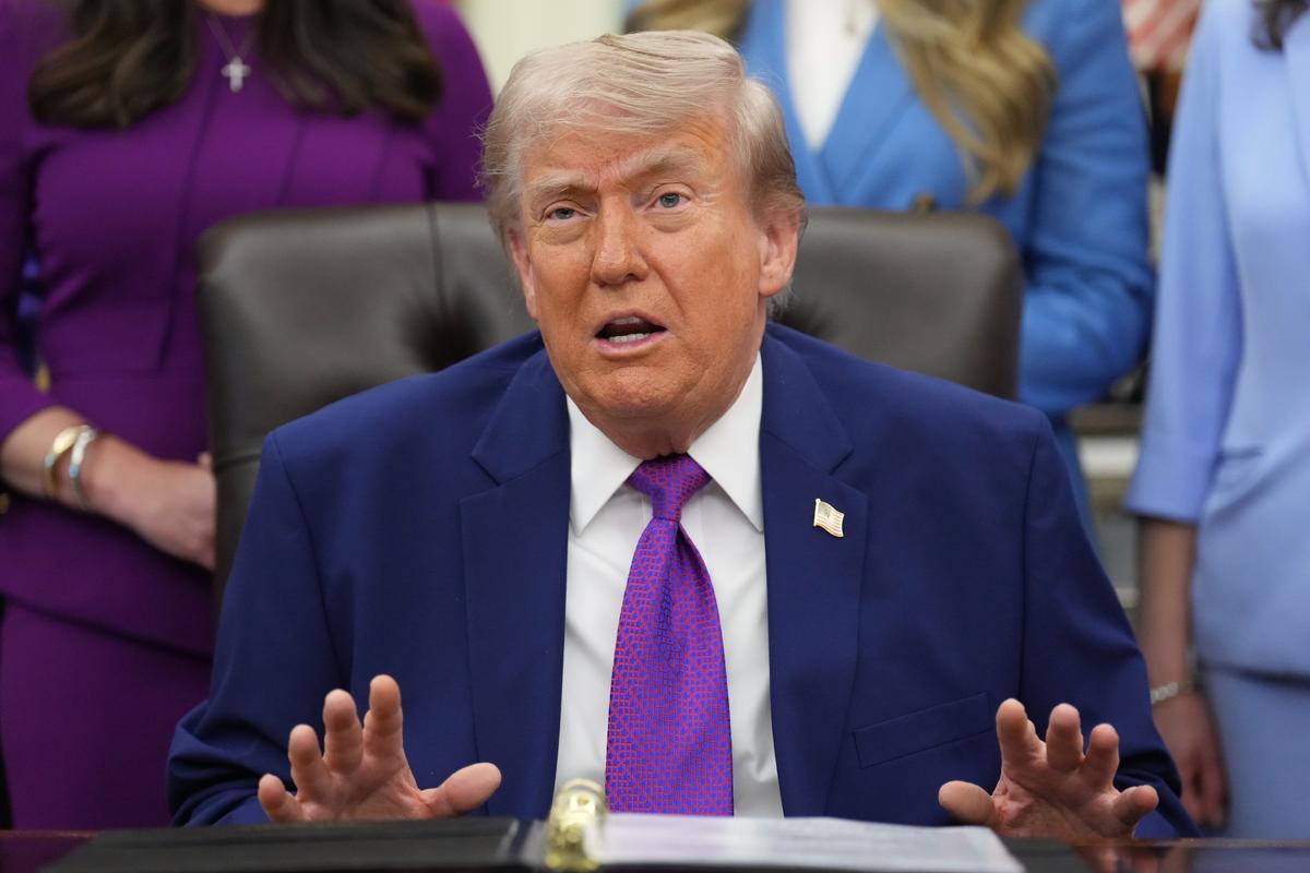 Trump Says US–Iran Ceasefire on ‘Life Support’