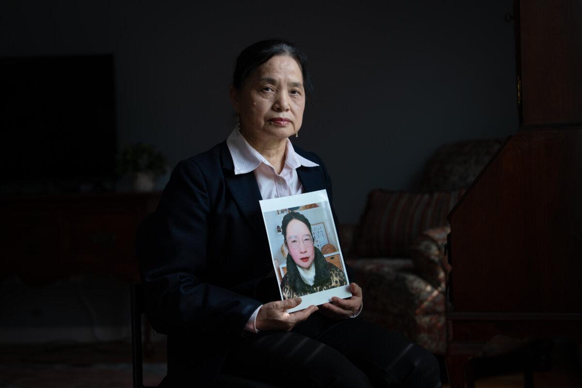 Tong Shuzhen holds a photo of her younger sister Tong Shuying in Middletown, N.Y., on April 10, 2026. (Samira Bouaou/The Epoch Times)