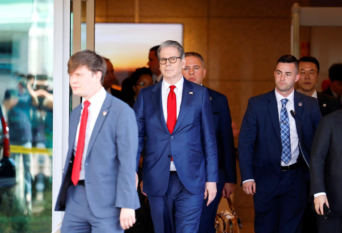 Bessent Holds Talks With Chinese Vice Premier in South Korea